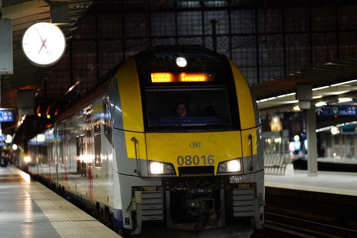 Antwerp Long Time Exsposure Train Station