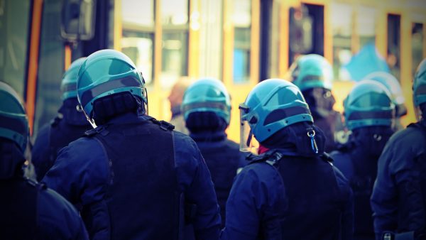 103.la Police, Cela Se Respecte Lutter Contre Les Violences À L’égard De La Police